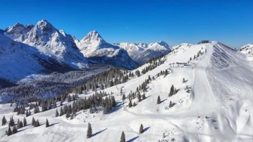 Der Winter 2020 / 2021 war  für unsere Osttiroler ein extremer Winter mit enormen Neuschneemengen , hier gibts nun Bilder querbeet durch Nordtirol , Osttirol und Südtirol !  