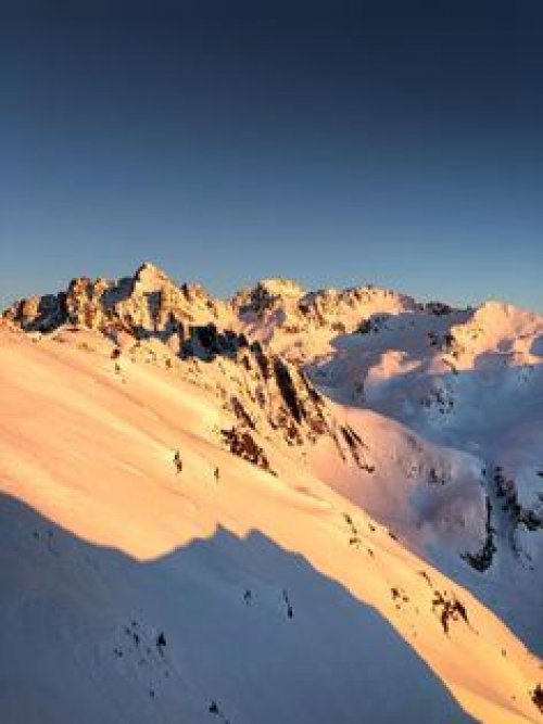 Der Winter 2020 / 2021 war  für unsere Osttiroler ein extremer Winter mit enormen Neuschneemengen , hier gibts nun Bilder querbeet durch Nordtirol , Osttirol und Südtirol !  